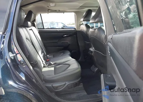 2022 Toyota Highlander Xle z USA, uszkodzony, nr VIN 5TDHZRBH1NS174048